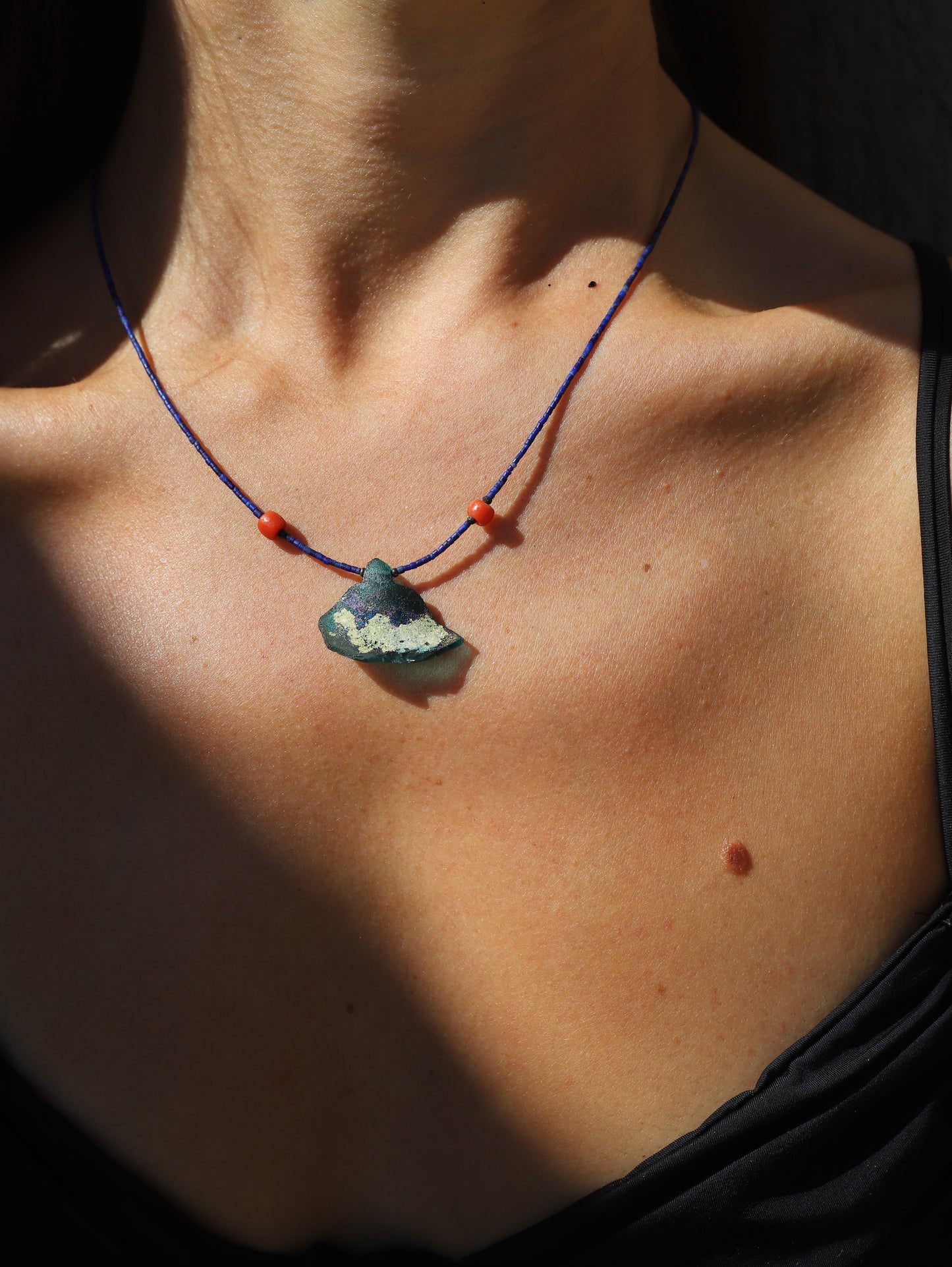One of the kind - Verre Romain,  Lapis Lazuli & Corail